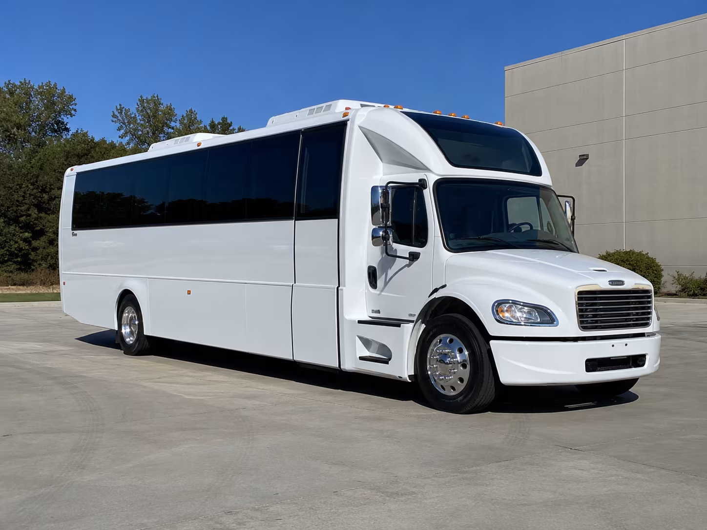 gulfport 28 passenger party bus